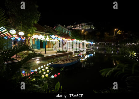 Ba Na Hügel, Vietnam - Mar 26, 2019: Sun Welt ist der Vergnügungspark auf dem Hügel, ein Ort mit Attraktionen und Sehenswürdigkeiten bei Nacht Stockfoto