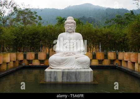 Statue von Buddha in der vietnamesischen Garten, Marmor Berge, Da Nang, Vietnam. Stockfoto