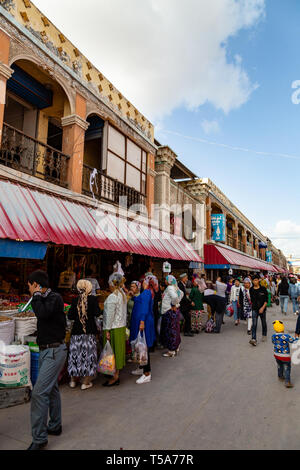 Aug 2017, Kashgar, Xingjiang, China: Die berühmten Sonntagsmarkt in Kashgar, ein beliebtes Ziel, entlang der Seidenstraße, ist jeden Tag mit Touristen überfüllt Stockfoto