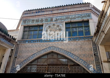 Aug 2017, Kashgar, Xingjiang, China: arabesque Dekorationen in den berühmten Sonntagsmarkt in Kashgar, überfüllt mit Touristen und Einheimischen Uiguren. Kash Stockfoto