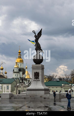 Dez 2017, Charkiw, Ukraine: die Independence Monument, namens Flying Ukraine, Platz der Verfassung, eines der schönsten in der Altstadt Stockfoto