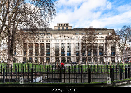 Victoria House Über von Bloomsbury Square, Holborn, London, WC1B, England, UK gesehen. Stockfoto