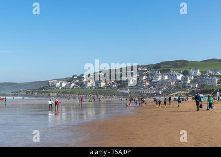 Woolacombe Strand an einer verkehrsreichen Ostern Feiertag, Devon Stockfoto