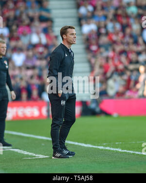 Fulham caretaker Manager Scott Parker fordert sein Team auf während der Premier League Match zwischen AFC Bournemouth und Fulham an der Vitalität Stadion Bournemouth 20. April 2019 nur für den redaktionellen Gebrauch bestimmt. Kein Merchandising. Für Fußball Bilder FA und Premier League Einschränkungen Inc. kein Internet/Mobile Nutzung ohne fapl Lizenz - für Details Kontakt Fußball Dataco Stockfoto