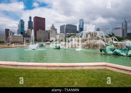 Buckingham Fountain Square im Grant Park in der Innenstadt von Chicago Stockfoto