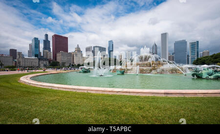 Buckingham Fountain Square im Grant Park in der Innenstadt von Chicago Stockfoto