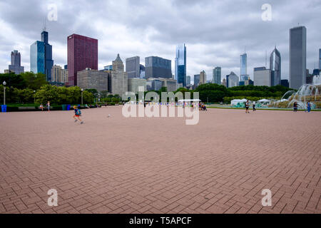 Buckingham Fountain Square im Grant Park in der Innenstadt von Chicago Stockfoto