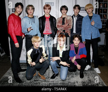 New York, USA. 23 Apr, 2019. Johnny, Doyoung, Haechan, Jaehyun, Yuta, Taeyong, Taeil, Jungwoo, Mark der Südkoreanischen junge Band am Bau reihe diskutieren ihre erste North American Tour, 'NEO CITYÑThe Ursprungs" am Bau Studio am 23. April 2019 in New York, NY Credit: Steve Mack/S.D. Mack Bilder/Alamy Stockfoto