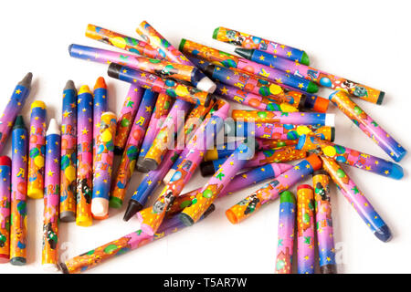 Gemischte Farbe von Altöl in Pastelltönen sticks Kreide auf weißem Hintergrund. Selektive soft Fokus. Stockfoto