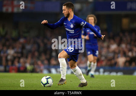 London, Großbritannien. 22 Apr, 2019. Eden Hazard von Chelsea in Aktion. Premier League match, Chelsea v Burnley an der Stamford Bridge in London am Montag, 22. April 2019. Dieses Bild dürfen nur für redaktionelle Zwecke verwendet werden. Nur die redaktionelle Nutzung, eine Lizenz für die gewerbliche Nutzung erforderlich. Keine Verwendung in Wetten, Spiele oder einer einzelnen Verein/Liga/player Publikationen. pic von Steffan Bowen/Credit: Andrew Orchard sport Fotografie/Alamy leben Nachrichten Stockfoto