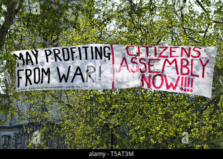 London, Großbritannien. 22. Apr 2019. Tag 8 Aussterben Rebellion weiterhin beim Europäischen Parlament, 22. April 2019, London, UK Bild Capital/Alamy leben Nachrichten Stockfoto