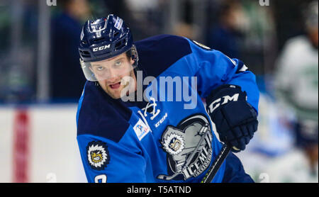 Jacksonville Eisgruben steigt vorwärts Cam Maclise (8) während des Warm-ups, bevor ein echl Professional Hockey Endspiel Spiel gegen die Florida Everblades am Veterans Memorial Arena in Jacksonville, Fla., Samstag, 20. April 2019. (Gary Lloyd McCullough/Cal Sport Media) Stockfoto