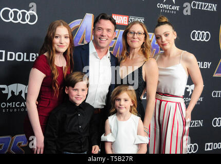 Los Angeles, Kalifornien, USA. 22 Apr, 2019. Schauspieler und Stuntman Terry Notar und Familie die Weltpremiere von "Marvel Studios" Avengers: Endgame' am 22. April 2019 im Los Angeles Convention Center in Los Angeles, Kalifornien, USA. Credit: Barry King/Alamy leben Nachrichten Stockfoto