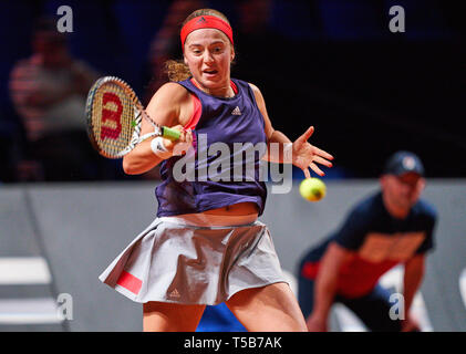 Stuttgart, Deutschland. 23 Apr, 2019. Jelena OSTAPENKO (LAT in Aktion in ihrem Match gegen Anastasija Sevastova (LAT) an der Tennis Grand Prix Porsche Ladies WTA in Stuttgart, 23. April 2019. Credit: Peter Schatz/Alamy leben Nachrichten Stockfoto