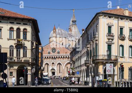 Padova, Italien (19 April 2019) - Street View der Päpstlichen Basilika des Heiligen Antonius von Padua Stockfoto