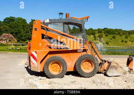 Kleine orange Bagger Stockfoto