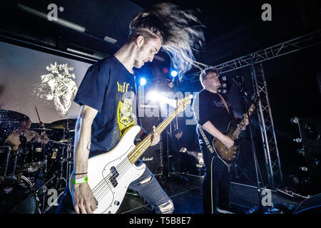 Niederlande, Tilburg - 12. April 2019. Die britischen Metal Band Beschwörer führt ein Live Konzert während der niederländischen Metal Festival Roadburn Festival 2019 in Tilburg. (Foto: Gonzales Foto - Peter Troest). Stockfoto