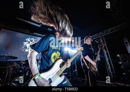 Niederlande, Tilburg - 12. April 2019. Die britischen Metal Band Beschwörer führt ein Live Konzert während der niederländischen Metal Festival Roadburn Festival 2019 in Tilburg. (Foto: Gonzales Foto - Peter Troest). Stockfoto