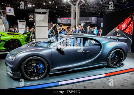 Bugatti Chiron Sport auf der New York International Auto Show 2019, im Jacob Javits Center. Dies wurde Drücken Sie die Taste Vorschau Tag einer der NYIAS Stockfoto