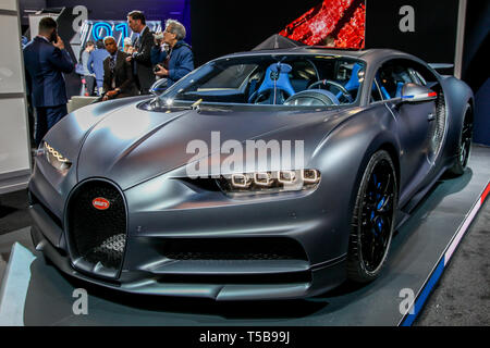 Bugatti Chiron Sport auf der New York International Auto Show 2019, im Jacob Javits Center. Dies wurde Drücken Sie die Taste Vorschau Tag einer der NYIAS Stockfoto