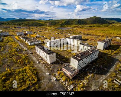 Luftaufnahme der Geisterstadt Kadykchan, Kolyma, Gebiet Magadan Stockfoto