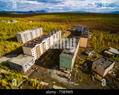 Luftaufnahme der Geisterstadt Kadykchan, Kolyma, Gebiet Magadan Stockfoto