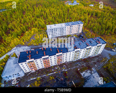 Luftaufnahme der Geisterstadt Kadykchan, Kolyma, Gebiet Magadan Stockfoto