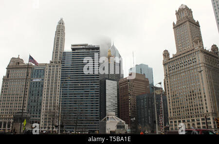 Die Chicago Skyline mit der juweliere Gebäude, Wyndham Grand London House, und River Hotels und der Kohlenstoff- und Hartmetall Gebäude Stockfoto