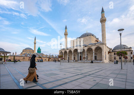 Konya, Türkei - Oktober 12, 2018: Selimiye Moschee und das Mevlana Museum in Konya, Türkei. Stockfoto