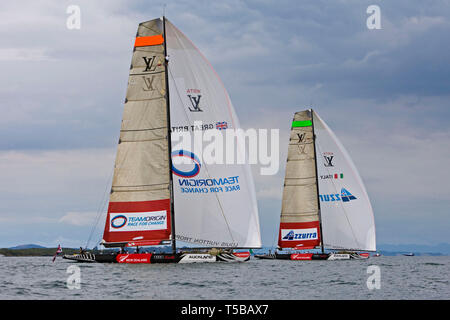 Azzurra führt TeamOrigin zu Round Robin 1 der Louis Vuitton Trophy, Auckland, Neuseeland, Dienstag, März 09, 2010 gewinnen. Stockfoto