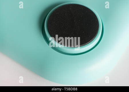 Schwarze Stift drücken. Weiße leere Plakette pin Brosche Stockfoto