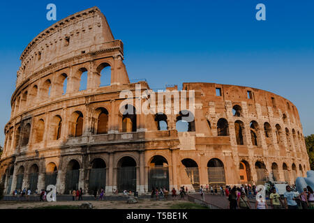 Das Kolosseum oder Coliseum, auch als das flavische Amphitheater bekannt, ist eine ovale Amphitheater im Zentrum der Stadt Rom Stockfoto