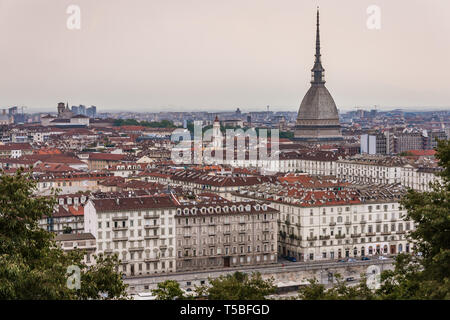 Ein Luftbild von Turin mit Mole Antonelliana Stockfoto