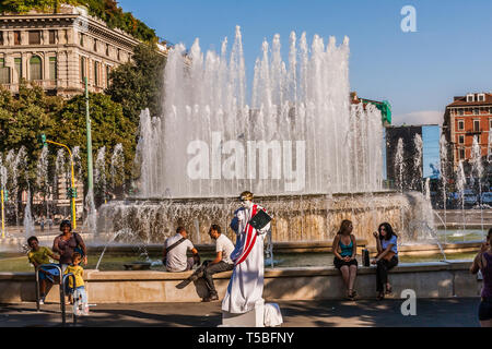 Eine "lebende Statue" ist ein beliebtes Business von Einheimischen in Mailand (und viele andere touristische Ziele) Stockfoto