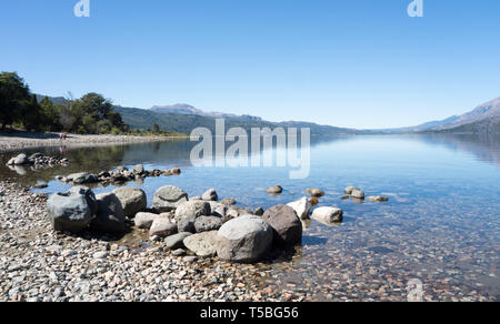 Klares Wasser See im Nationalpark Los Alerces, Patagonien, Chile Stockfoto