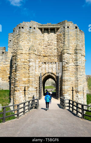 Eingang Torhaus in Warkworth Castle, Warkworth, Northumberland, England, Großbritannien Stockfoto