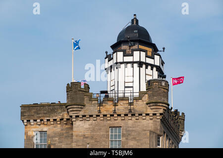 Blick auf die Camera Obscura Sternwarte auf castlehill Teil der Royal Mile in der Altstadt von Edinburgh, Schottland, Großbritannien Stockfoto