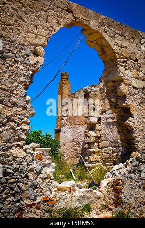 Tonnara del Secco, di San Vito Lo Capo, einer zerstörten ehemaligen Thunfischfang und Verarbeitung Fabrik in Sizilien, zurückgehend bis 1412. Sie geschlossen in 1965. Stockfoto