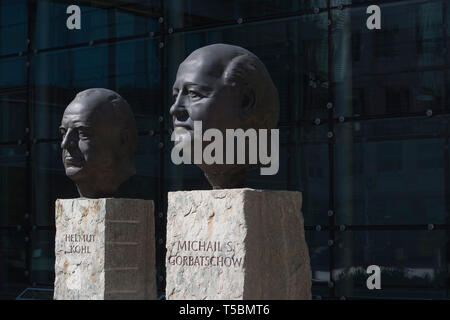 Denkmal für die Väter der Wiedervereinigung, der ehemalige Bundeskanzler Helmut Kohl, der frühere US-Präsident George Bush, der russische Präsident Michail Gorbatschow Stockfoto