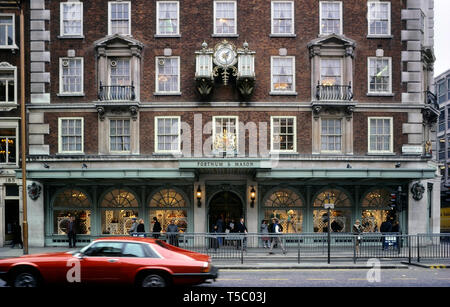 Fortnum & Mason, oder Fortnum's ist ein nobles Kaufhaus in Piccadilly, London, England, Großbritannien. Ca. 1980 Stockfoto