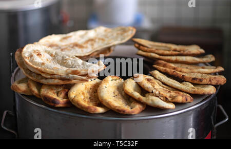 Die traditiond Street Food in Wuhan Hubei, China. Es ist der Pulver mit dem Gemüse- und Schweinefleisch innerhalb dieses gemacht. Und es den Schwerpunkt auf Vordergrund. Stockfoto