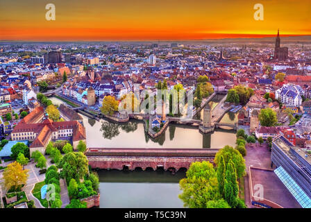 Vauban Dam, Ponts Couverts und historischen Viertel Petite France in Straßburg bei Sonnenaufgang Stockfoto