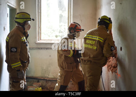 Bukarest, Rumänien - April 10, 2019: Emergency Rescue Team in Aktion während der meisten komplexe medizinische Bewegung in der Geschichte der NATO, kräftige Krieger Stockfoto