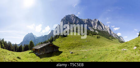 Wanderung von Bindalm zur Halsalm und zurück zum Hintersee. Stockfoto