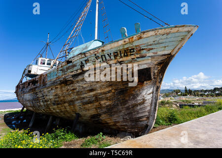 Abgebrochene Fischerboot, Polis Hafen im Nordwesten von Zypern Stockfoto