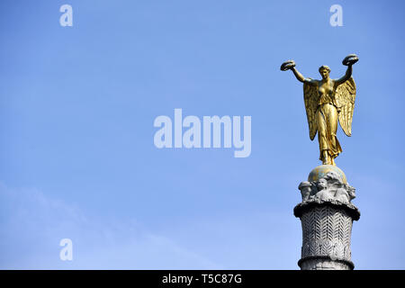 Der Palmier Brunnen, oder Châtelet Brunnen, oder der Victoire Brunnen, ist ein Pariser Denkmal auf dem Place du Châtelet - Paris - Frankreich Stockfoto