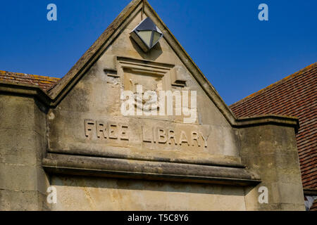 Vordere Erhöhung von Littlehampton, West Sussex. Die Bibliothek wurde 1906 erbaut und ist ein Andrew Carnegie legacy Bibliothek Stockfoto