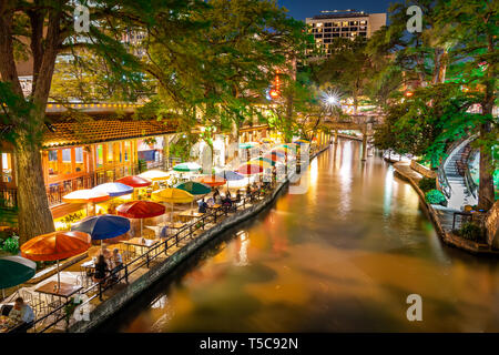 San Antonio Riverwalk bei Dämmerung Stockfoto