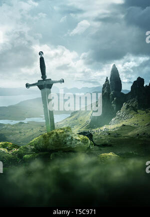 Ein alter Ritter Schwert in den Boden mit den sanften Bergen von der Isle of Skye im Hintergrund stecken. Fantasy 3D-mixed media Abbildung. Stockfoto