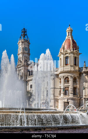 Rathaus und Brunnen, Plaza del Ayuntamiento Square, Valencia, Comunidad Valenciana, Spanien Stockfoto